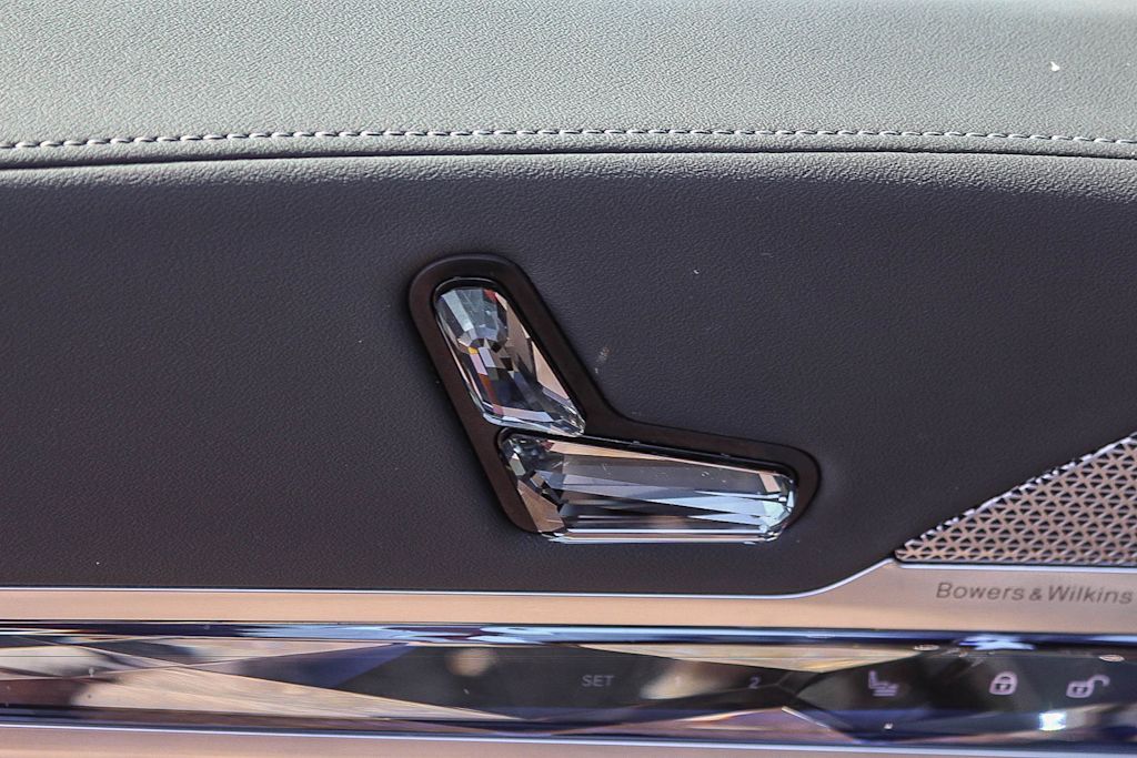 Thumbnail: 2023 BMW 7 Series - 25