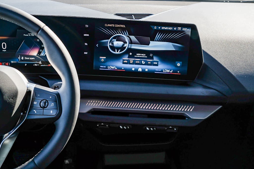 Thumbnail: 2025 BMW 2 Series - 13