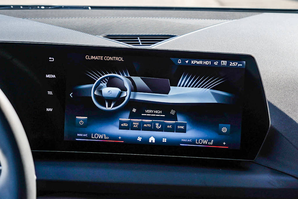 Thumbnail: 2025 BMW 2 Series - 21