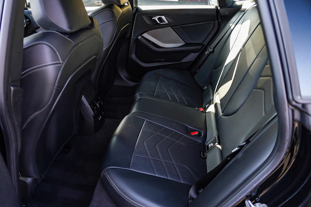 Thumbnail: 2025 BMW 2 Series - 12