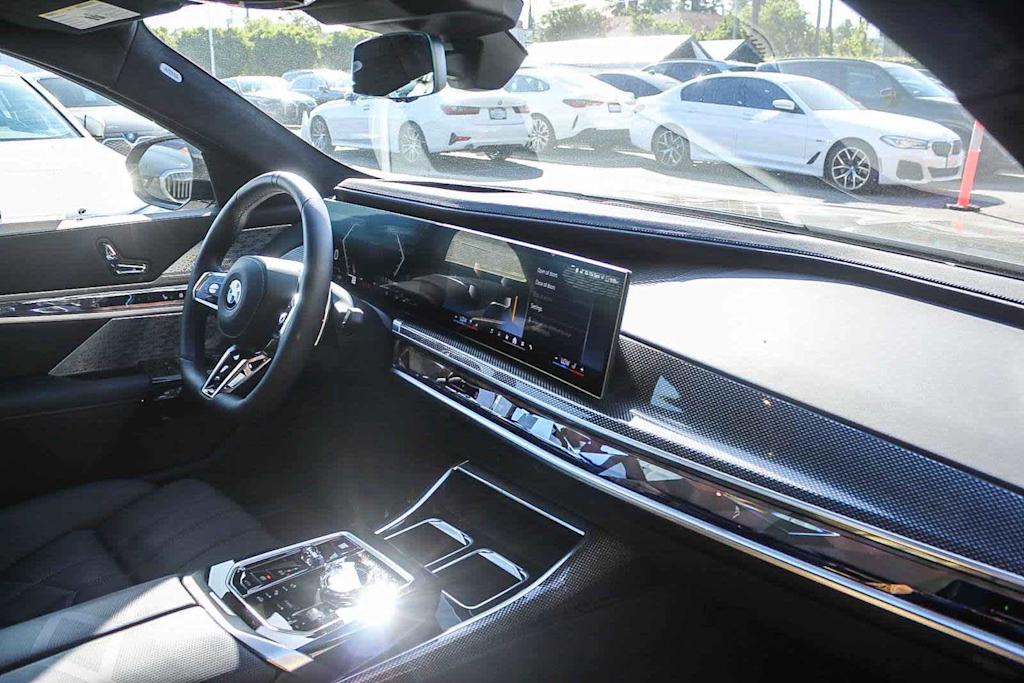 Thumbnail: 2025 BMW 7 Series - 11