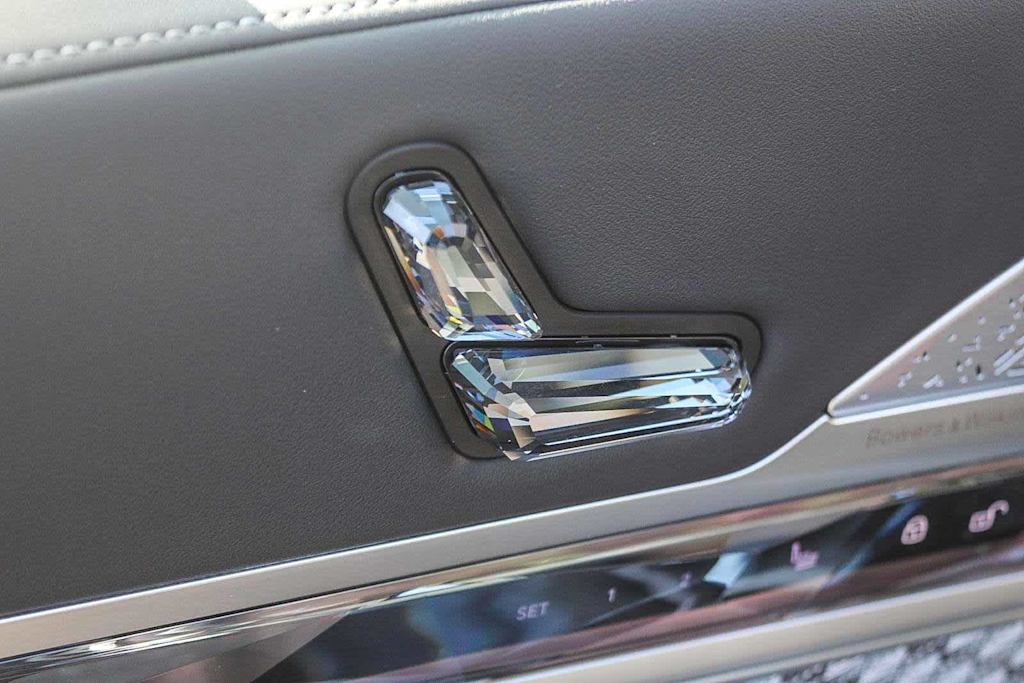 Thumbnail: 2025 BMW 7 Series - 25