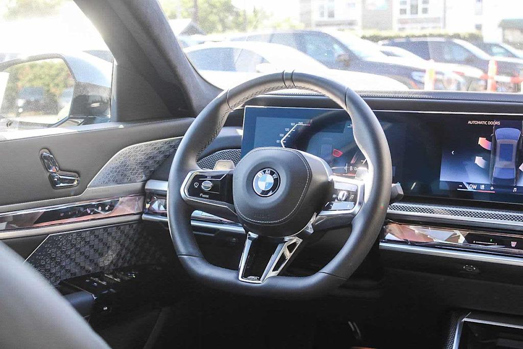 Thumbnail: 2025 BMW 7 Series - 8