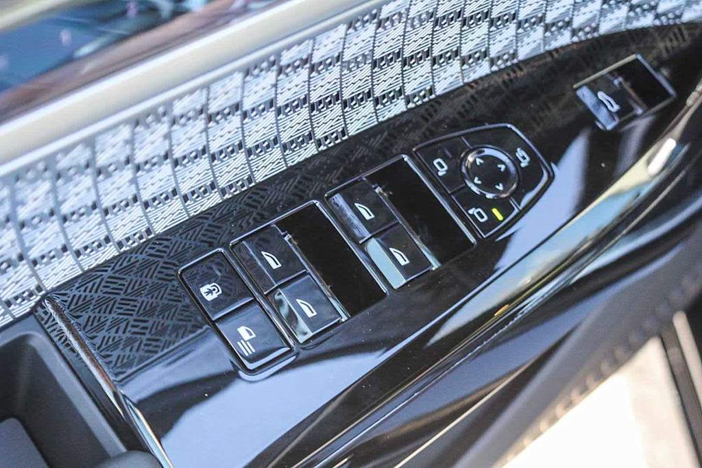 Thumbnail: 2025 BMW 7 Series - 24