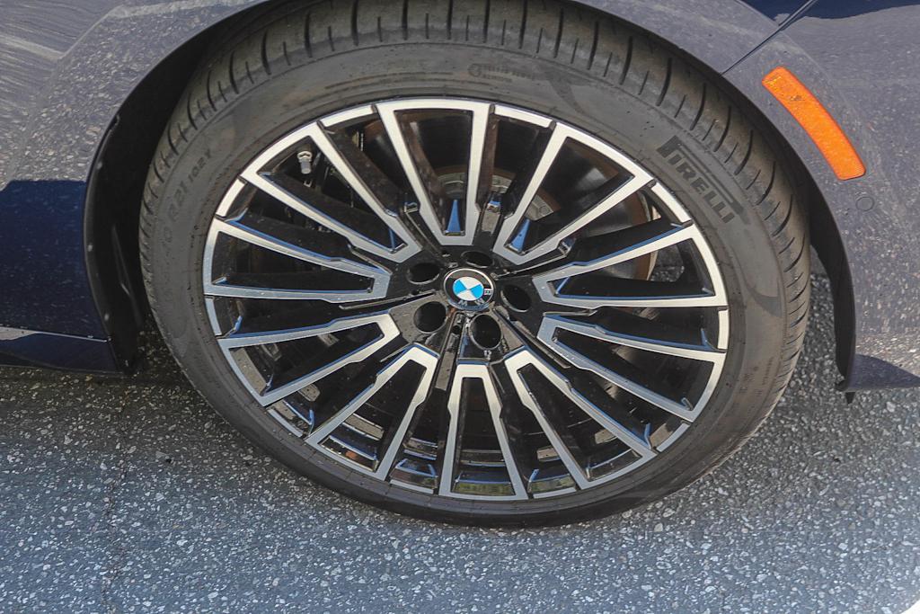Thumbnail: 2026 BMW 7 Series - 17