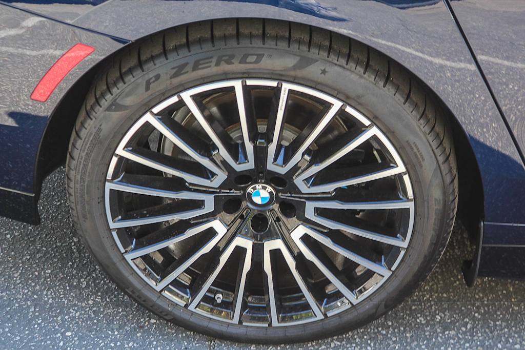 Thumbnail: 2026 BMW 7 Series - 7