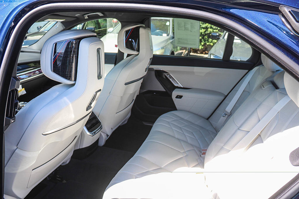 Thumbnail: 2026 BMW 7 Series - 10