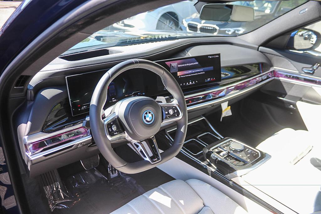 Thumbnail: 2026 BMW 7 Series - 12