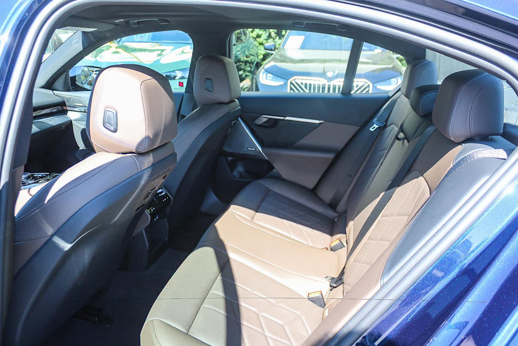 Thumbnail: 2026 BMW 5 Series - 10