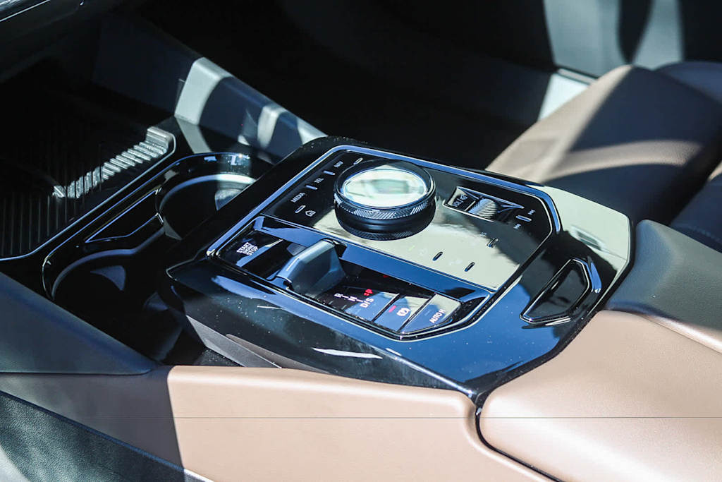 Thumbnail: 2026 BMW 5 Series - 14