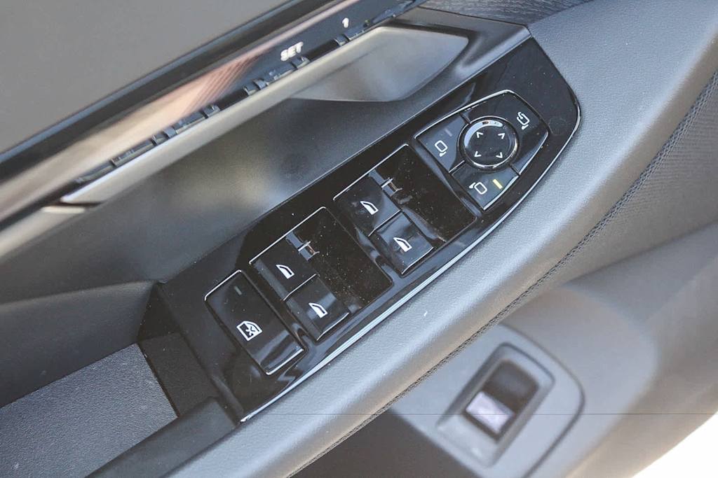 Thumbnail: 2026 BMW 5 Series - 23