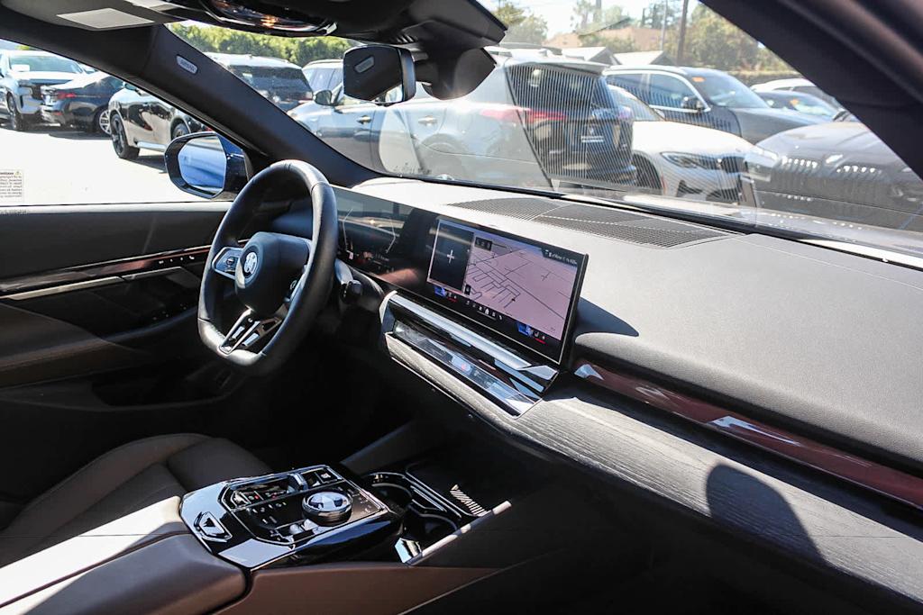 Thumbnail: 2026 BMW 5 Series - 11