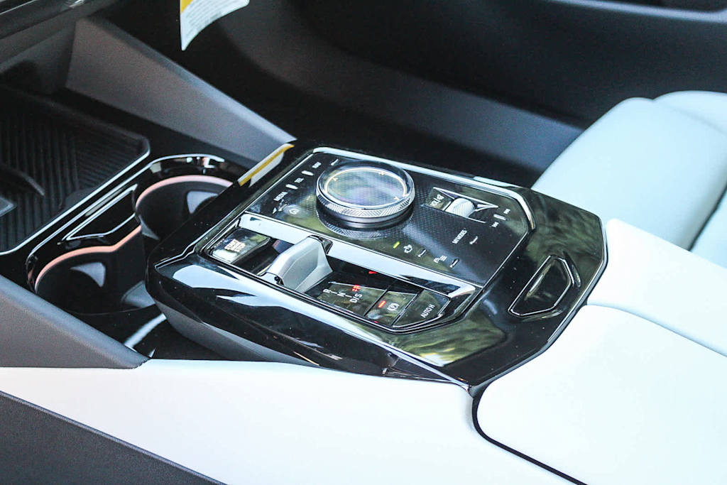 Thumbnail: 2026 BMW 5 Series - 15