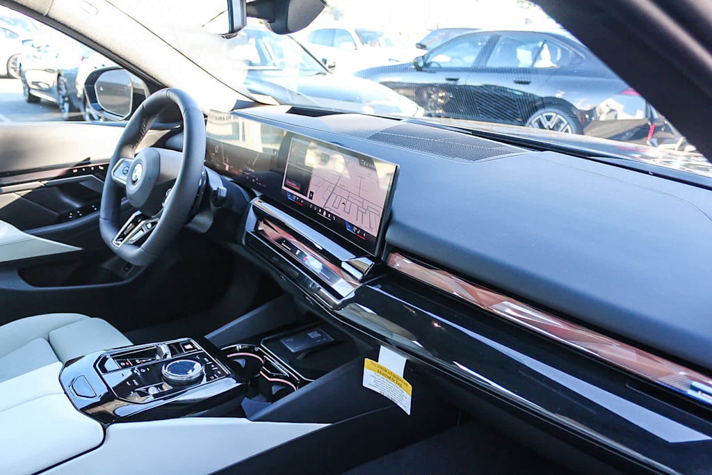 Thumbnail: 2026 BMW 5 Series - 12