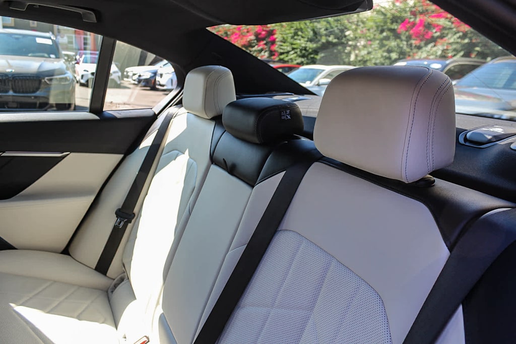 Thumbnail: 2025 BMW 5 Series - 8