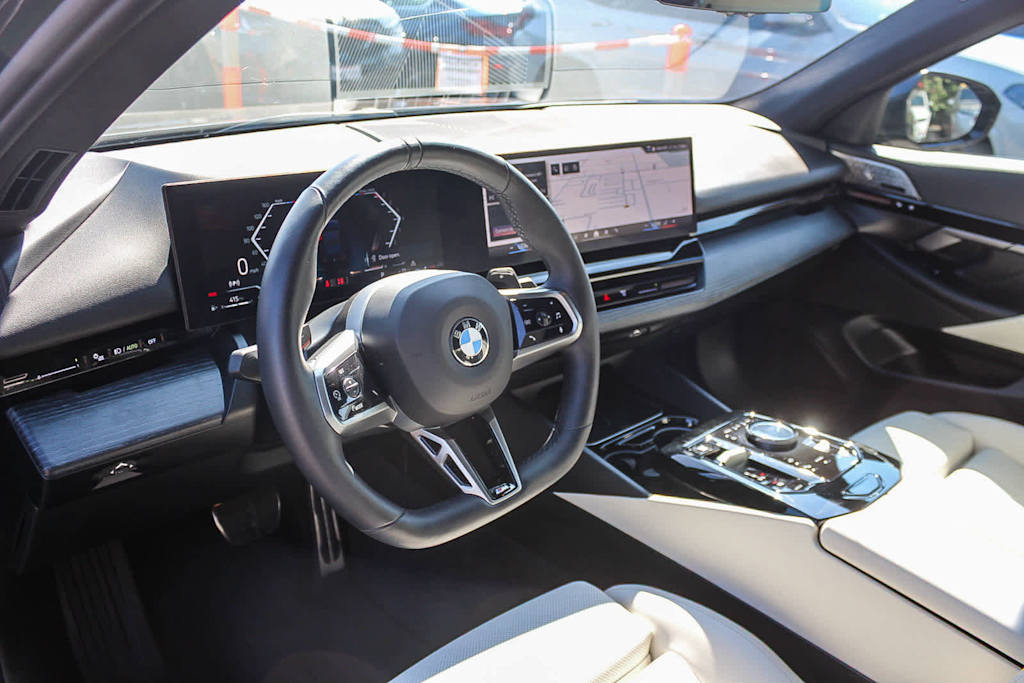 Thumbnail: 2025 BMW 5 Series - 10