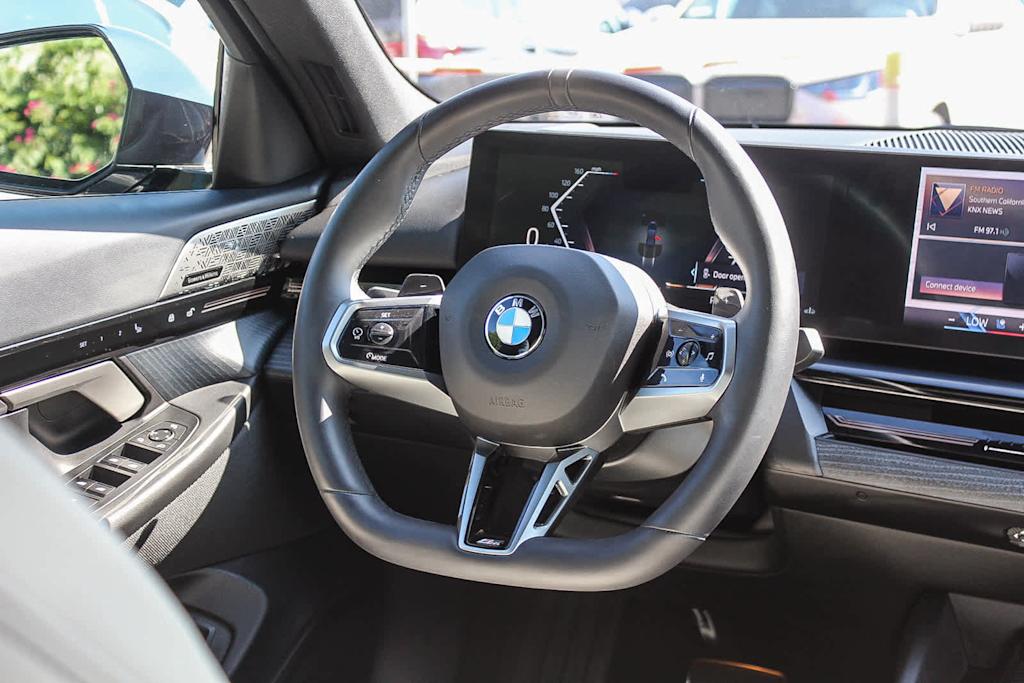 Thumbnail: 2025 BMW 5 Series - 2