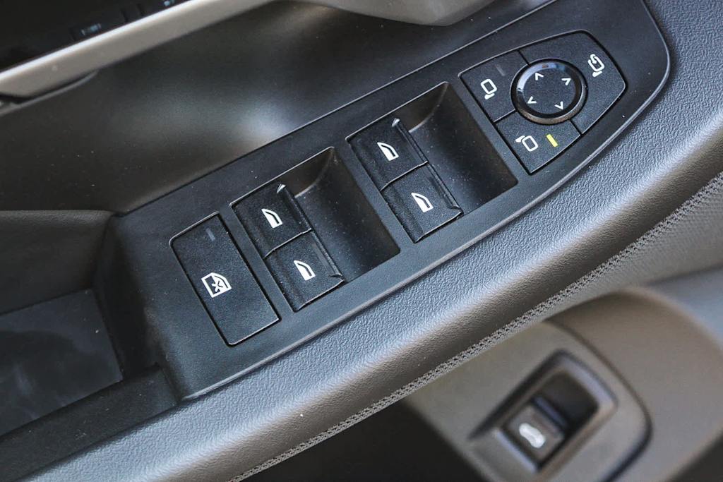 Thumbnail: 2025 BMW 5 Series - 22