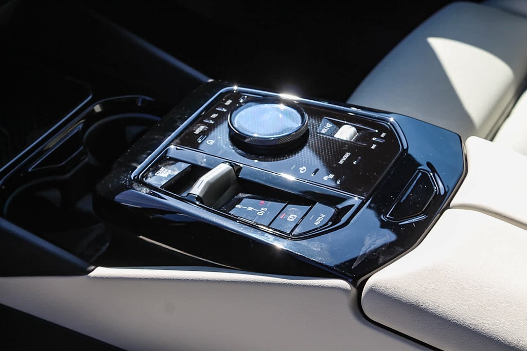 Thumbnail: 2025 BMW 5 Series - 12