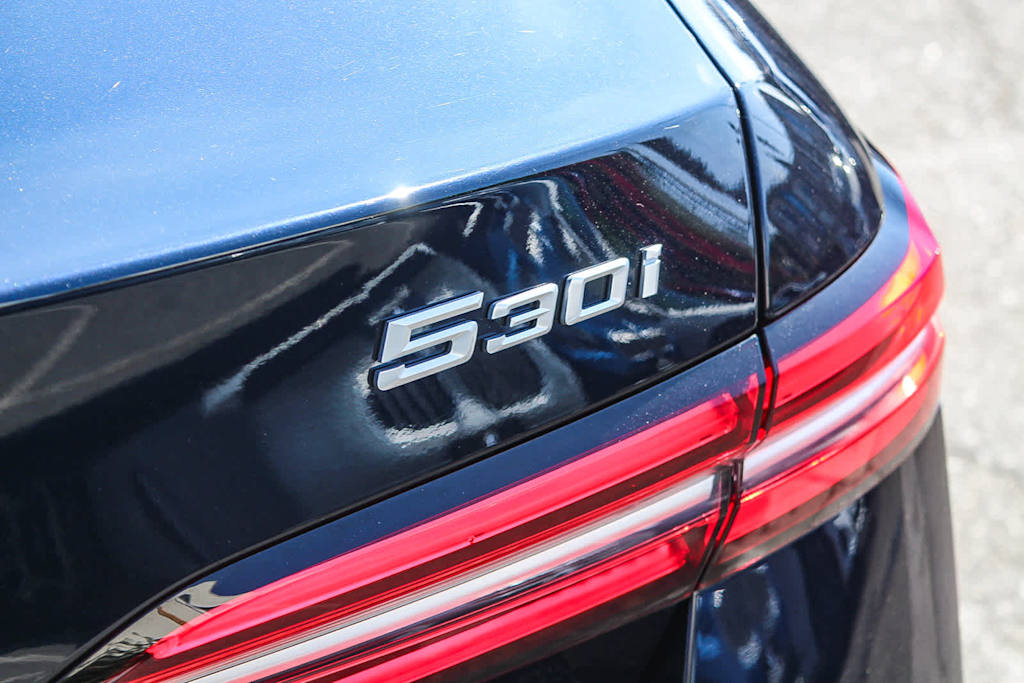 Thumbnail: 2025 BMW 5 Series - 4