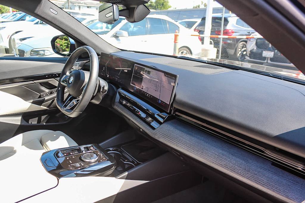 Thumbnail: 2025 BMW 5 Series - 7