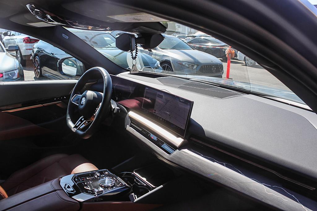 Thumbnail: 2026 BMW 5 Series - 11
