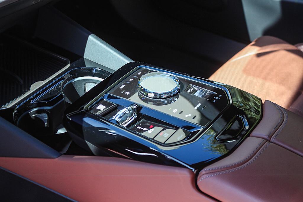 Thumbnail: 2026 BMW 5 Series - 14