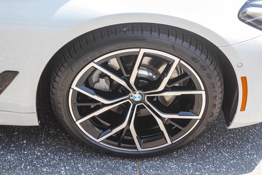 Thumbnail: 2023 BMW 5 Series - 21