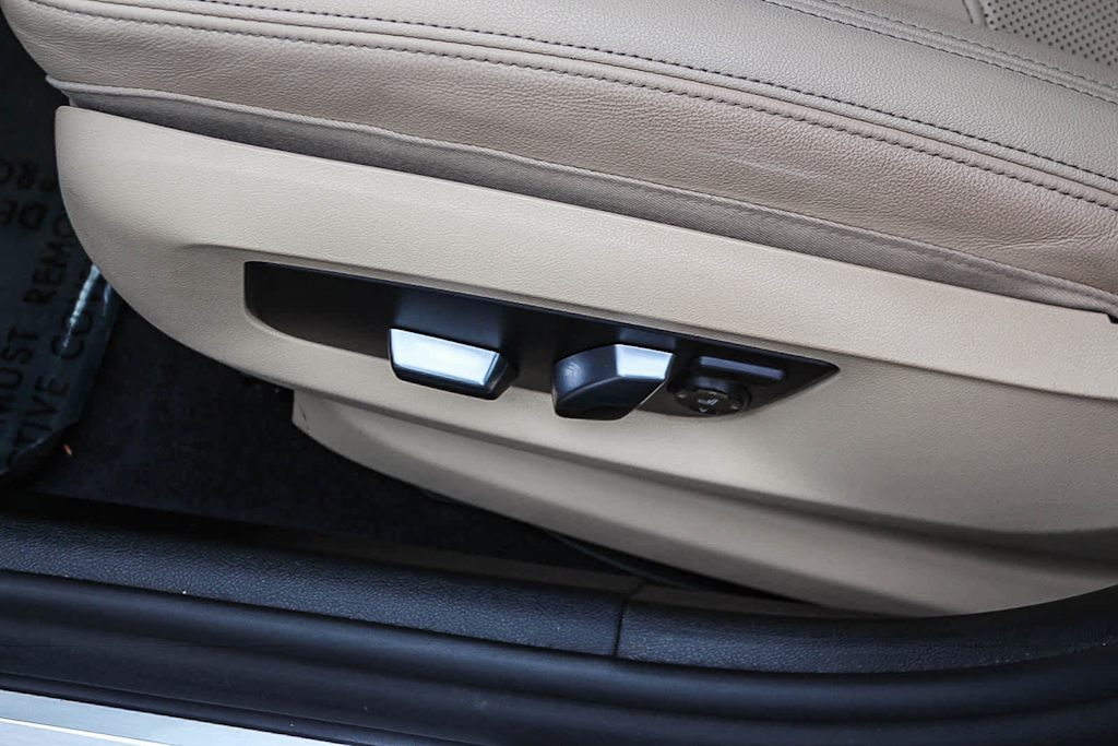 Thumbnail: 2021 BMW 5 Series - 24