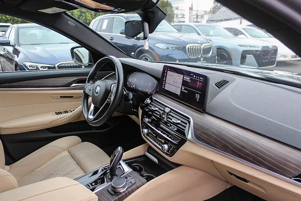 Thumbnail: 2021 BMW 5 Series - 11