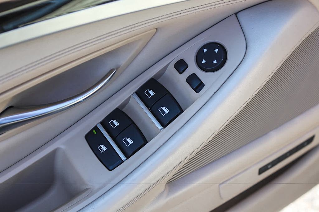 Thumbnail: 2014 BMW 5 Series - 26
