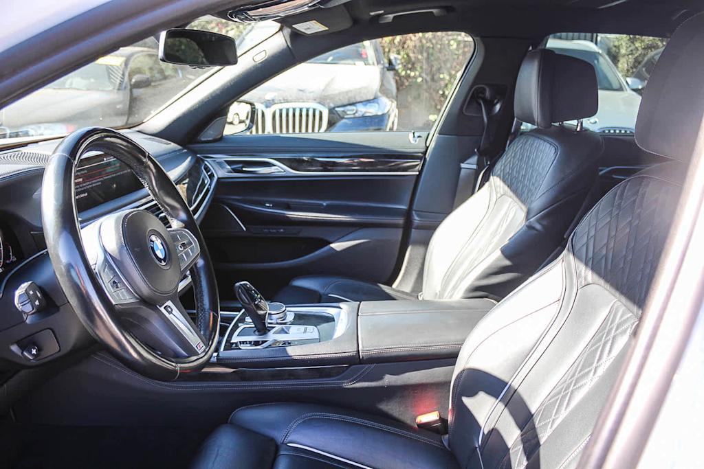 2022 BMW 7 Series 740i 11