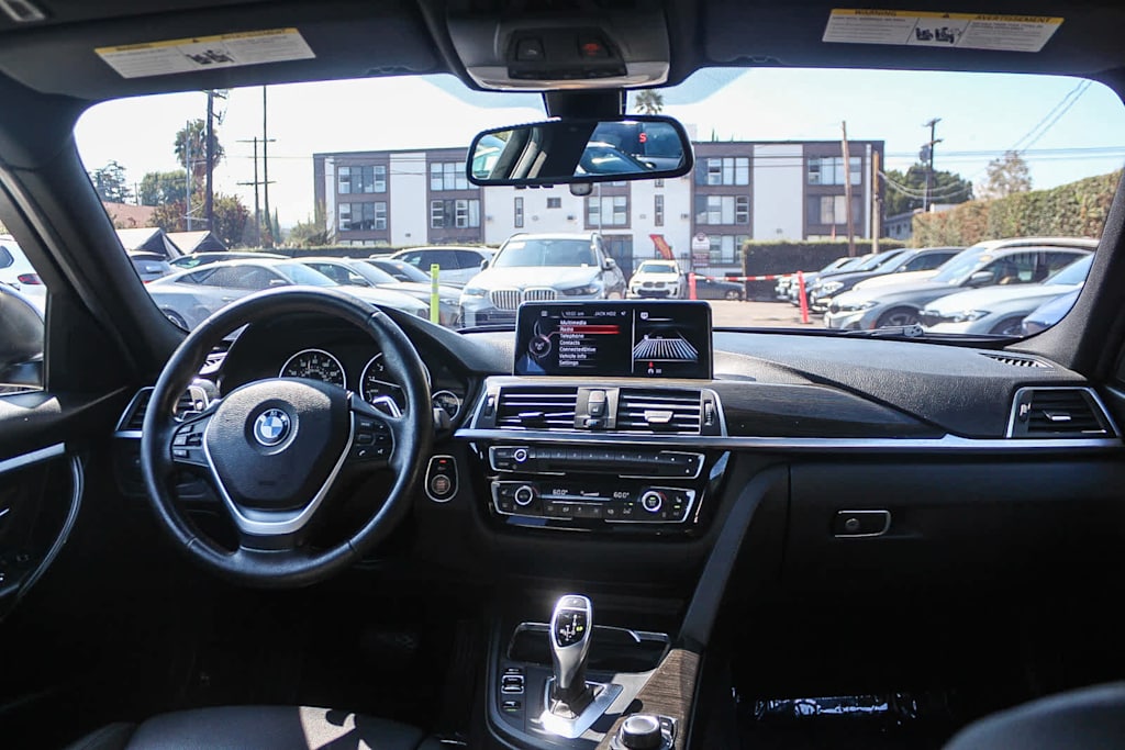 Thumbnail: 2017 BMW 3 Series - 2