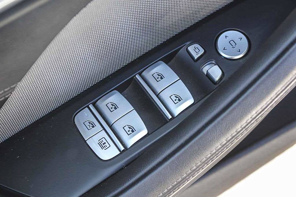 Thumbnail: 2023 BMW 8 Series - 24