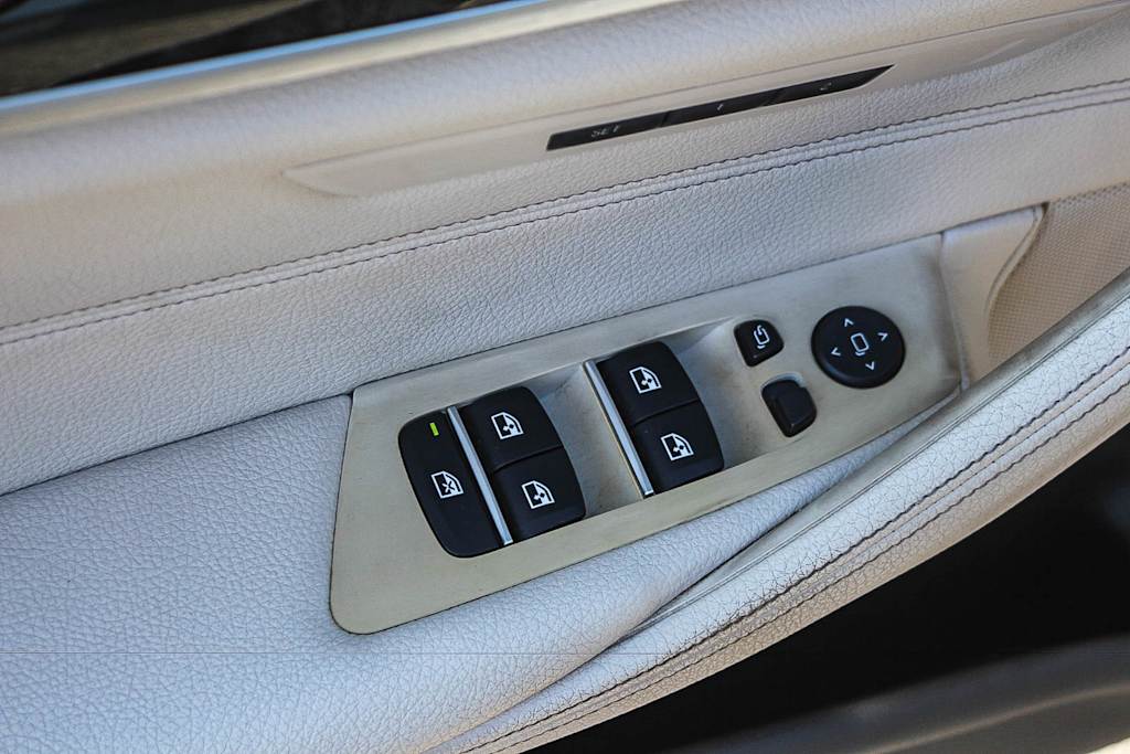 Thumbnail: 2020 BMW 5 Series - 24