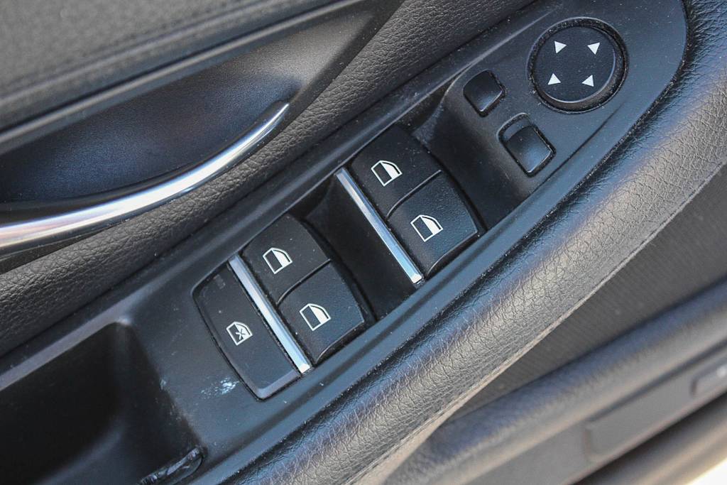 Thumbnail: 2013 BMW 5 Series - 25