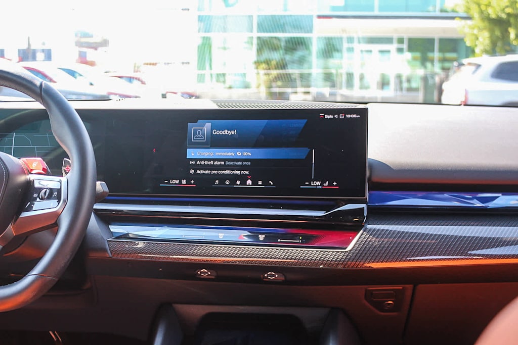 Thumbnail: 2025 BMW M5 - 14