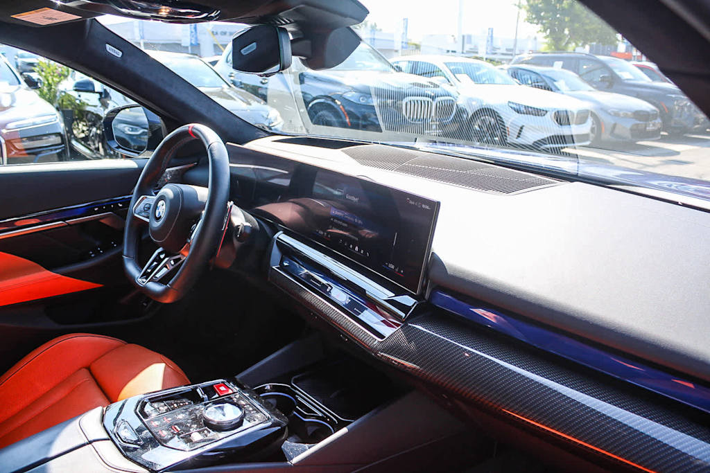 Thumbnail: 2025 BMW M5 - 12