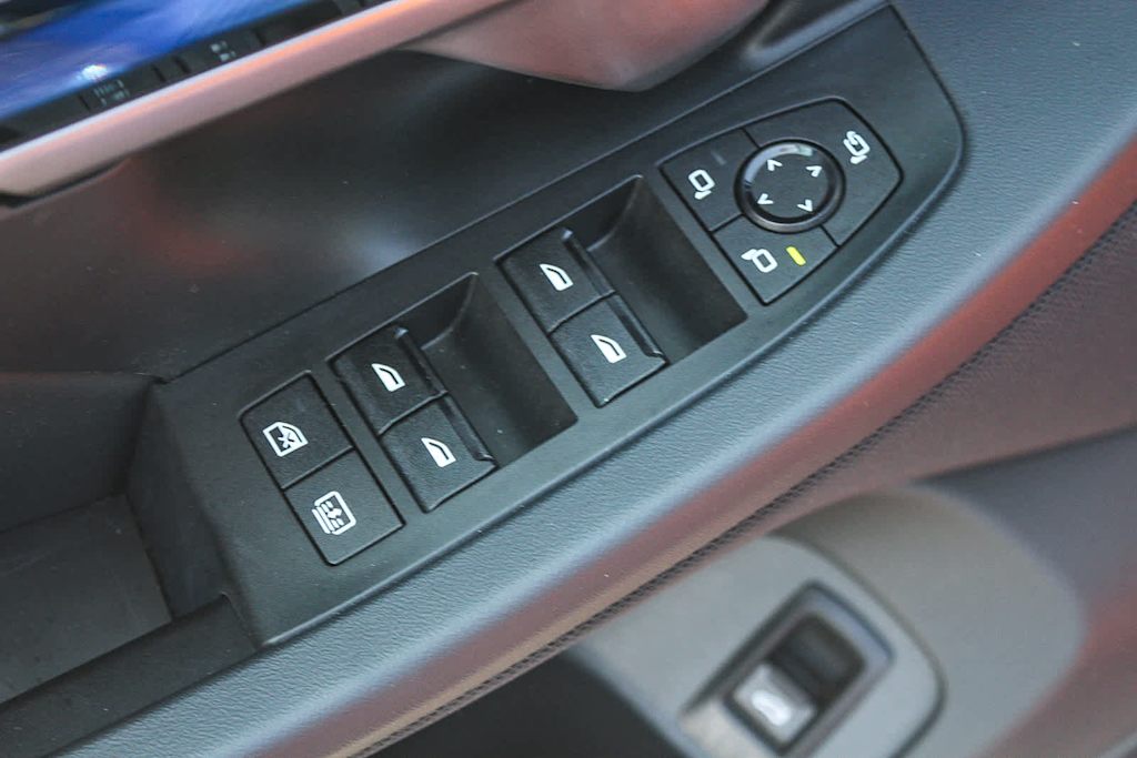 Thumbnail: 2025 BMW M5 - 30