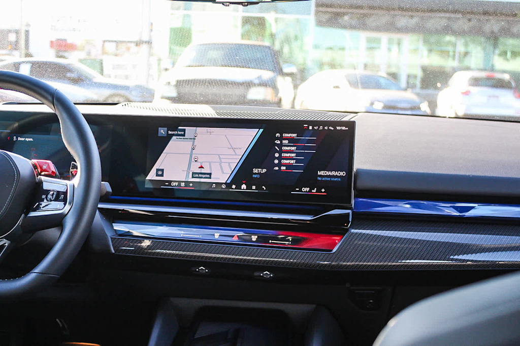 Thumbnail: 2025 BMW M5 - 12