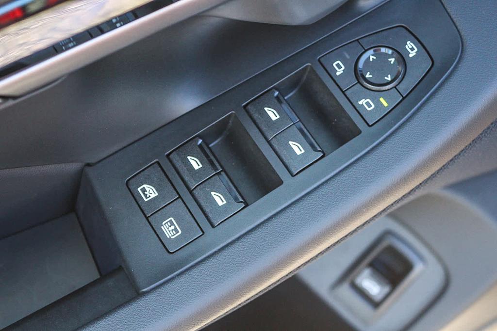 Thumbnail: 2025 BMW M5 - 24