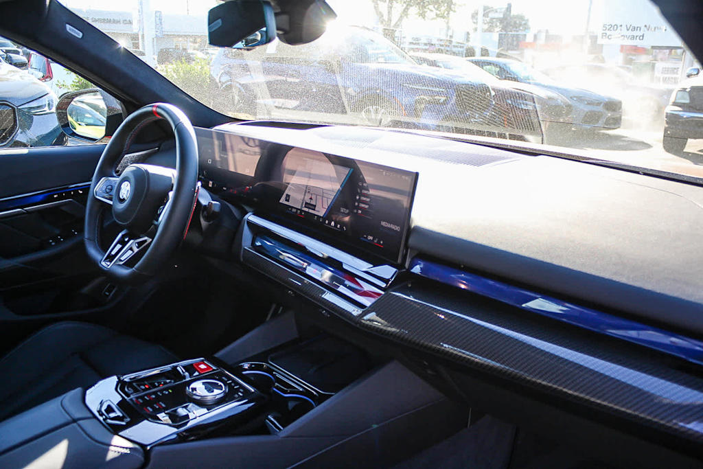 Thumbnail: 2025 BMW M5 - 10