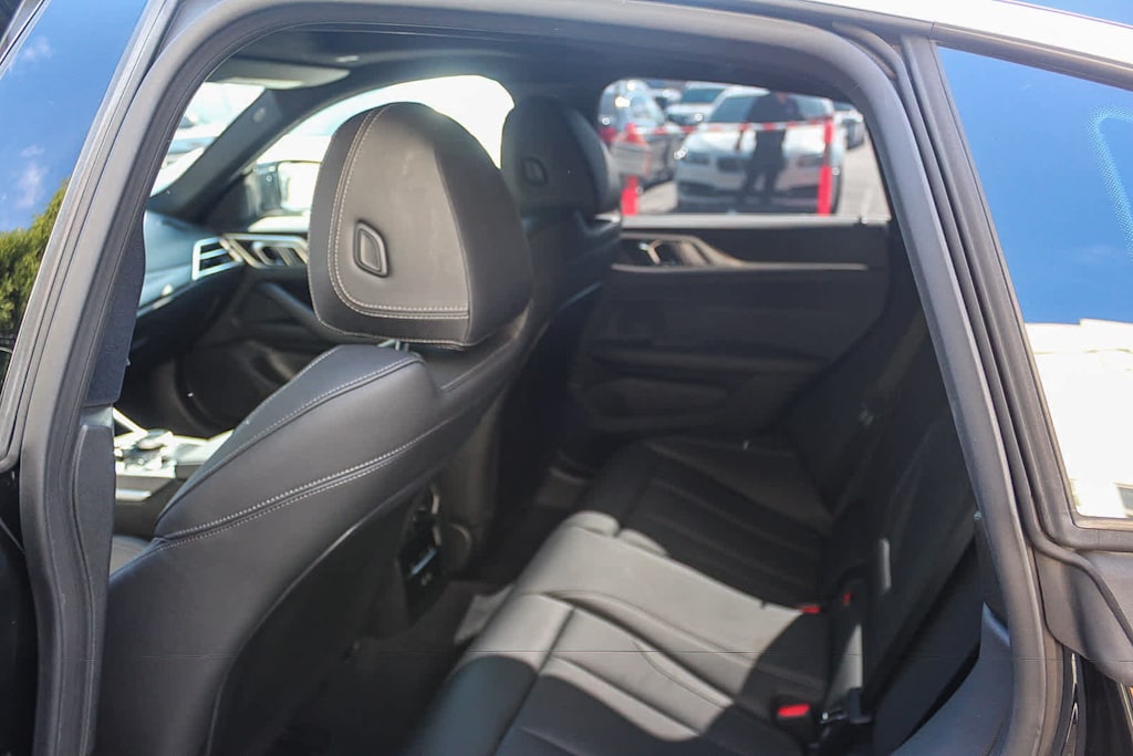 Thumbnail: 2025 BMW i4 - 9