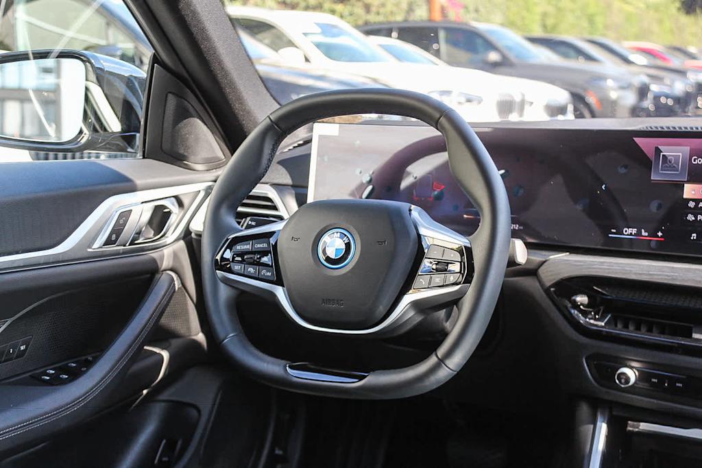 Thumbnail: 2025 BMW i4 - 7