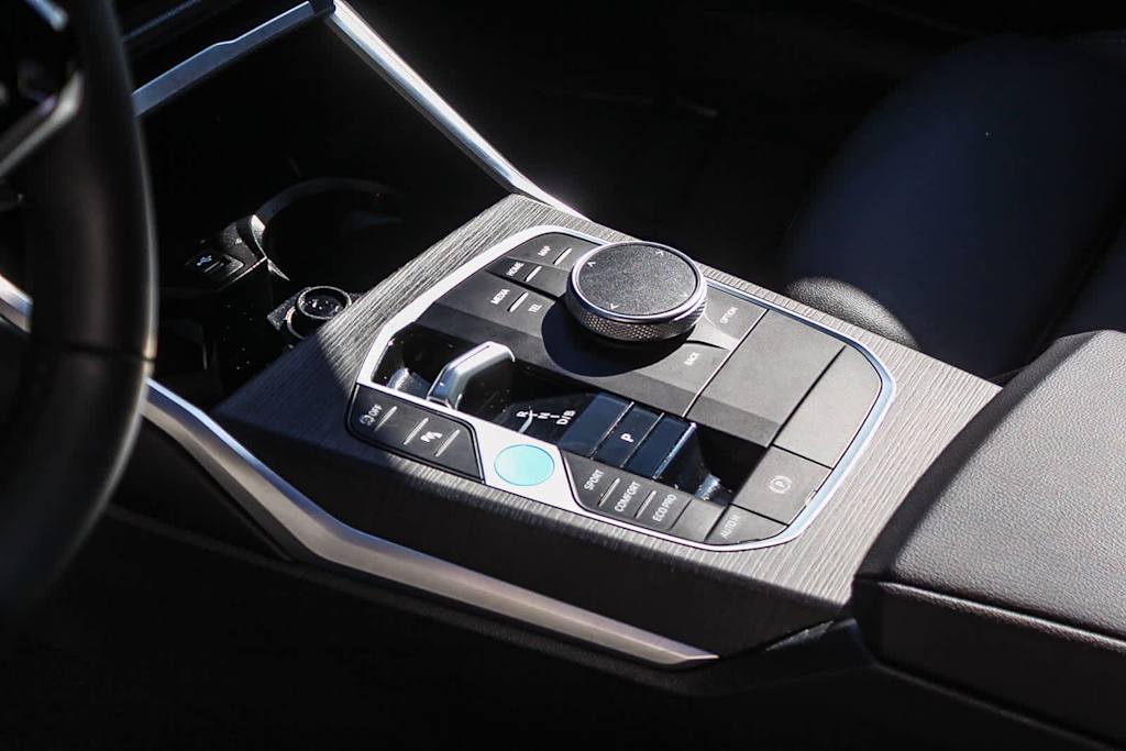Thumbnail: 2025 BMW i4 - 13