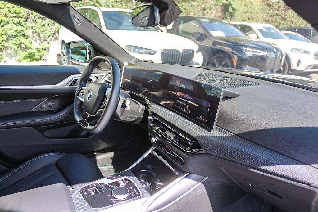 Thumbnail: 2025 BMW i4 - 10