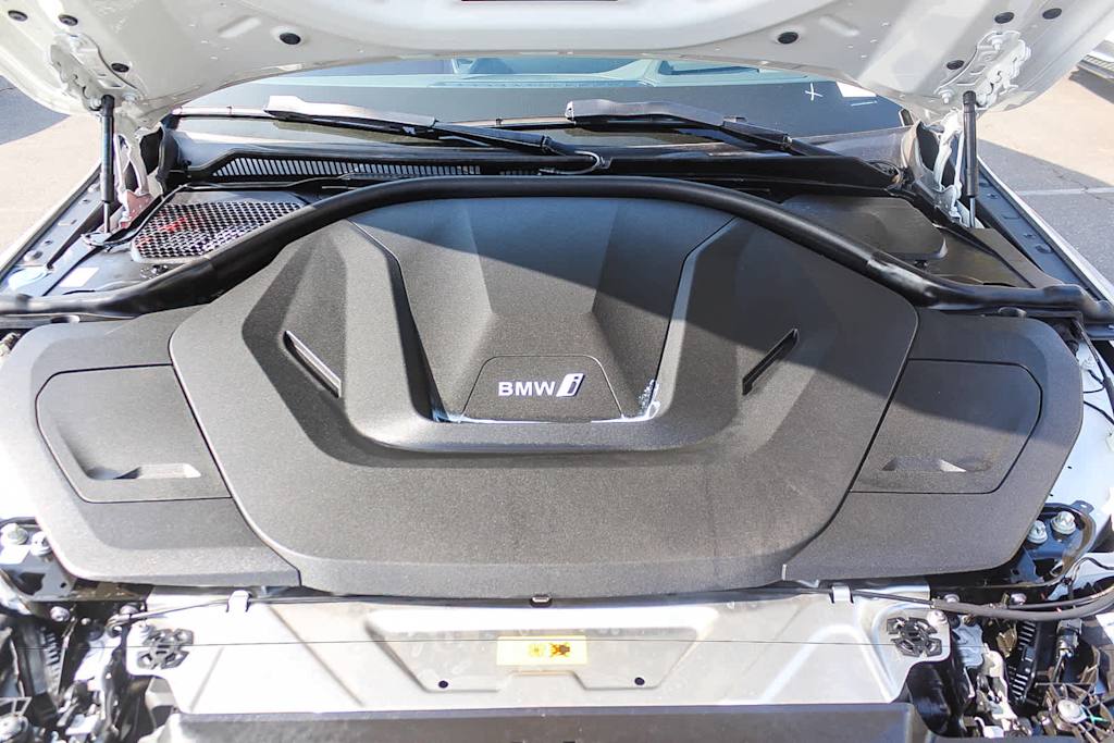 Thumbnail: 2025 BMW i4 - 8