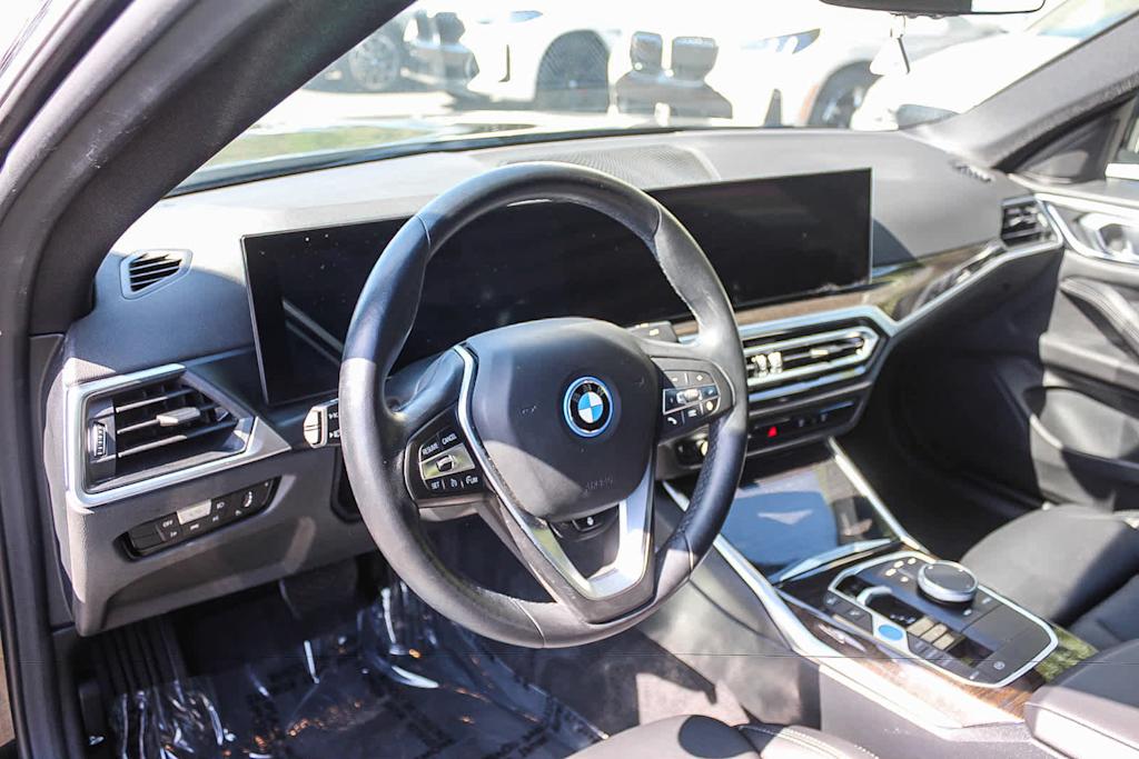 Thumbnail: 2023 BMW i4 - 12
