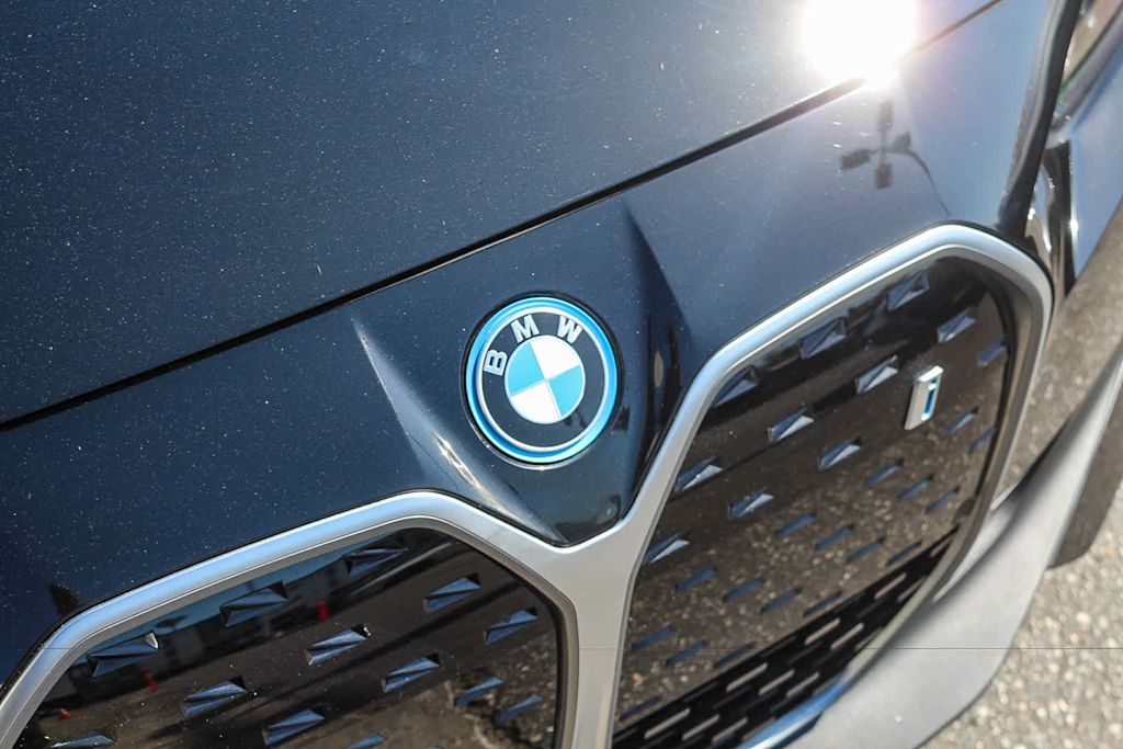 Thumbnail: 2023 BMW i4 - 20