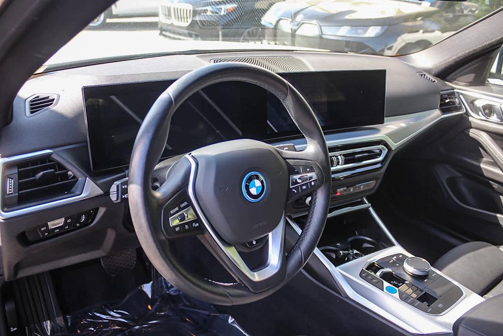 Thumbnail: 2023 BMW i4 - 13